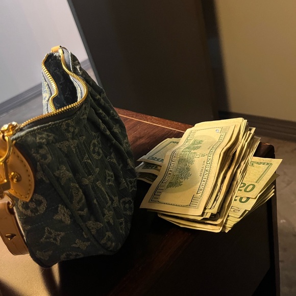 Louis Vuitton Blue Monogram Clutch - Picture 2 of 2